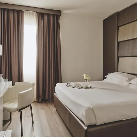 Toscana Ambassador Szálloda 4*